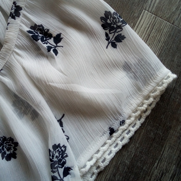 Abercrombie and Fitch Blouse - Picture 5 of 6